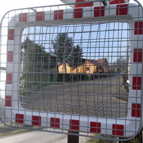 Lustro drogowe akrylowe z siatką zabezpieczającą o wymiarach 40x60 cm