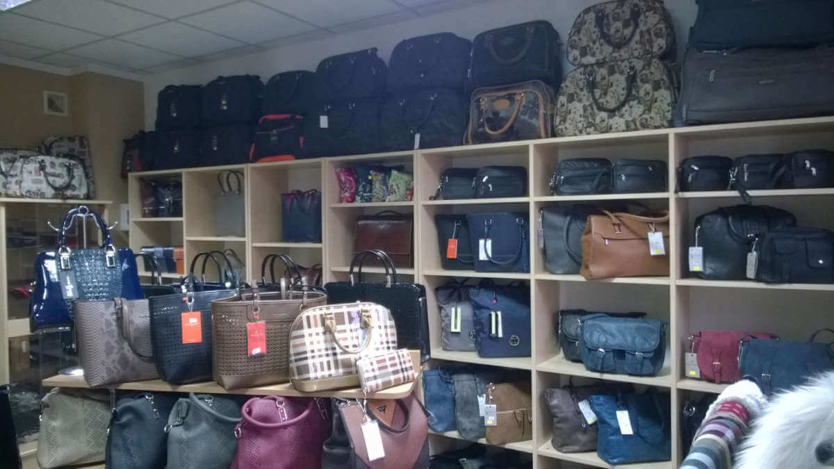 Realizacja osiedlowego sklepu w Koszalinie z torebkami, portmonetkami  i torbami damskimi.